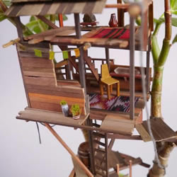 在盆栽上搭造出小小世界 迷你树屋模型图片