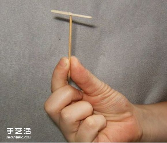雪糕棍做竹蜻蜓的教程 简易竹蜻蜓的制作方法