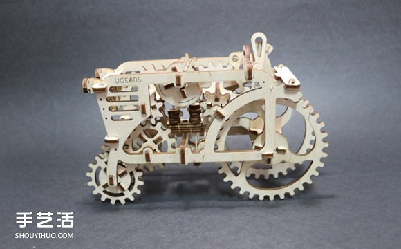 利用橡皮筋产生动力 UGEARS自走拖拉机模型制作