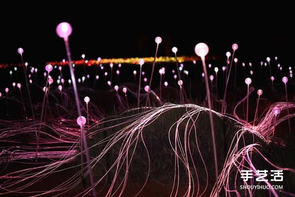 5万个灯泡DIY而成 闪耀于澳洲心脏的光之原野