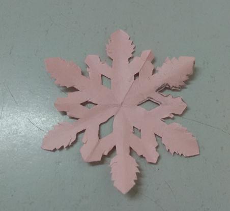 漂亮的雪花剪纸图片 雪花如何剪