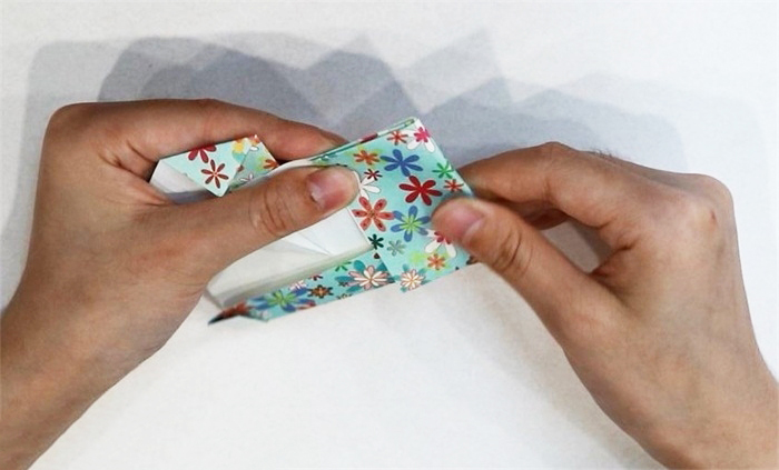 手套折纸教程图片 手套是怎么折的