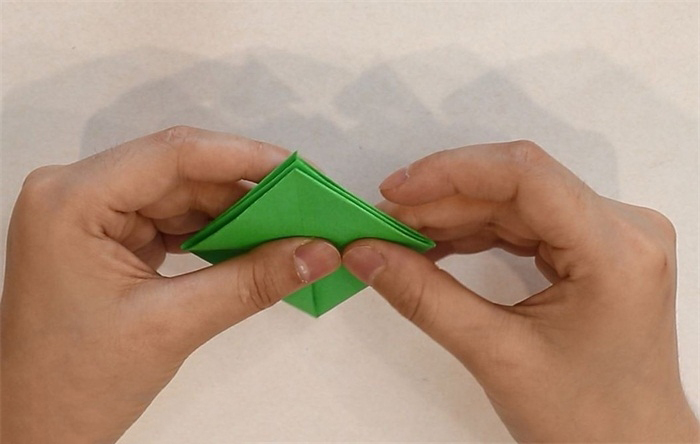 会跳的青蛙折纸教程图片 会跳的青蛙是怎么折的