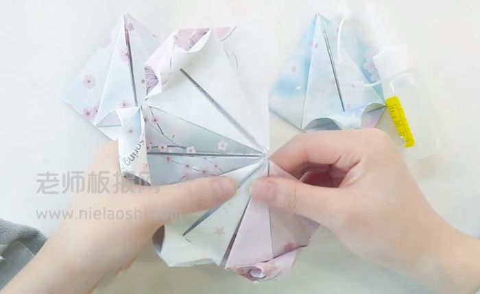 手工折纸旋转木马教程图片 旋转木马是怎么折的