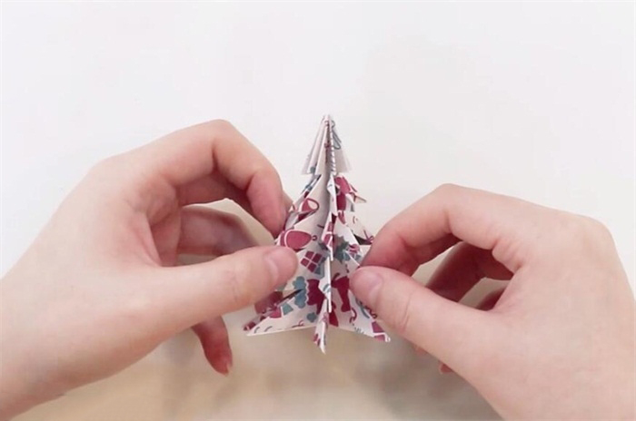 手工圣诞树教程图片 圣诞树怎么折的